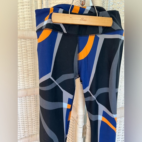 Fabletics workout leggings, brushed soft texture, great pattern. - Picture 2 of 3